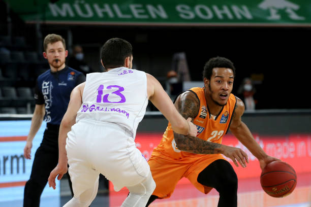 而赵继伟在 而赵继伟在