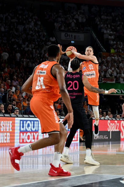 赛事中的竞 赛事中的竞