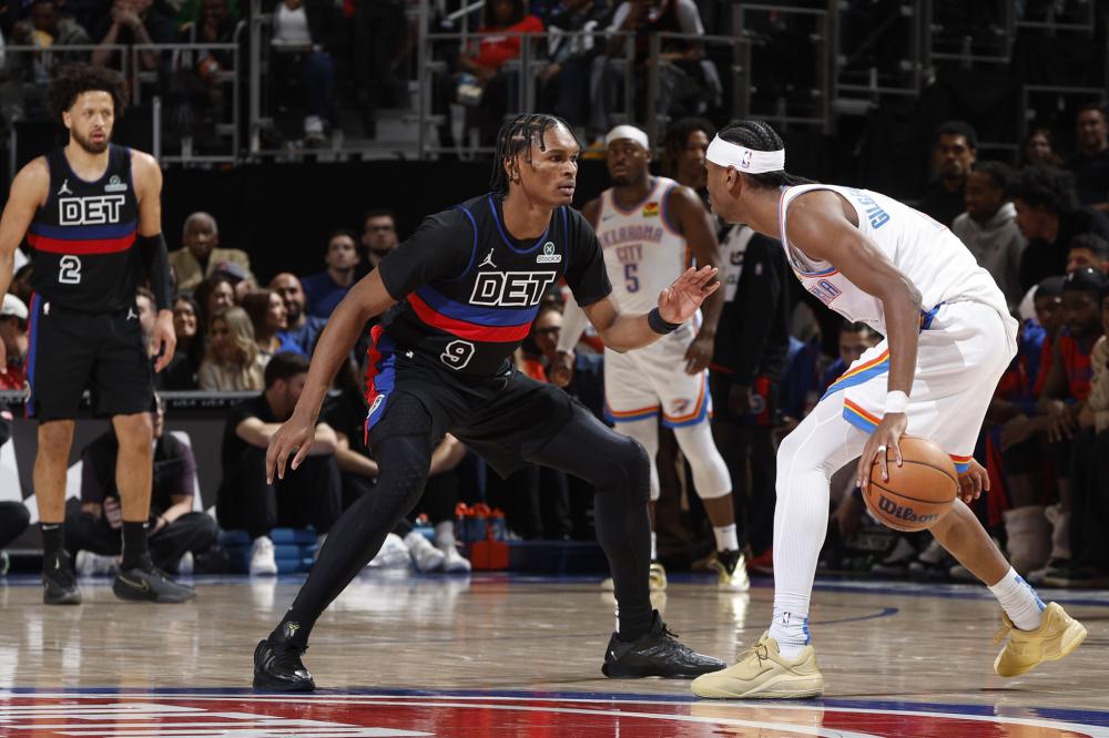 路媒体争相 路媒体争相