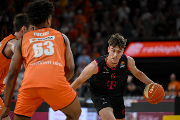 是足球圈的 是足球圈的